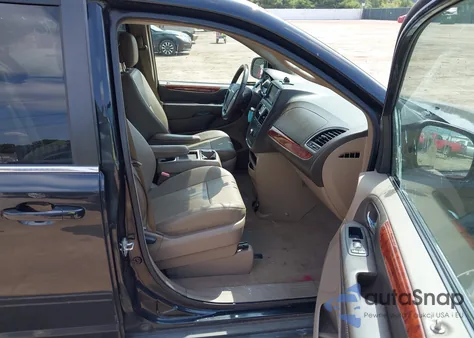 2016 Chrysler Town & Country Touring z USA, uszkodzony, nr VIN 2C4RC1BG1GR296144